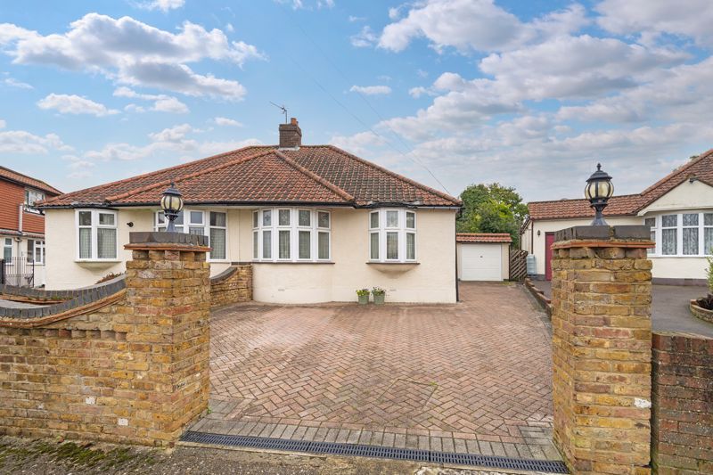 3 bed bungalow for sale in Sandhurst Road, Chelsfield, Orpington BR6, £675,000