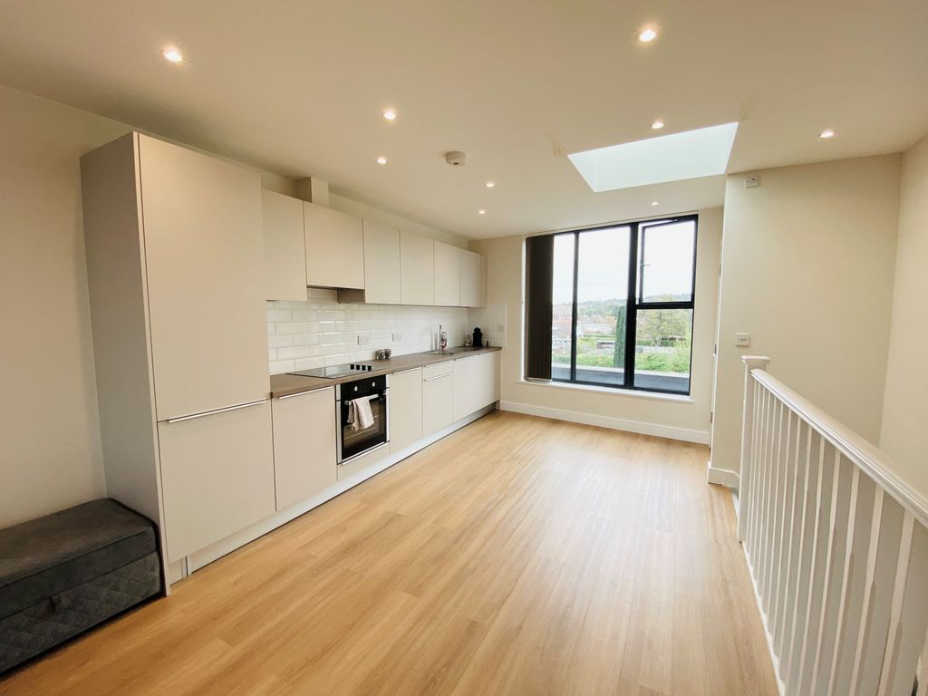 2 bed flat to rent in East Barnet Road, Barnet EN4, £1,850 pcm