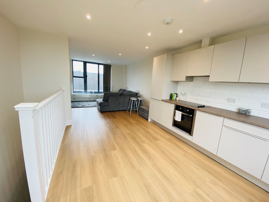 2 bed flat to rent in East Barnet Road, Barnet EN4, £1,850 pcm