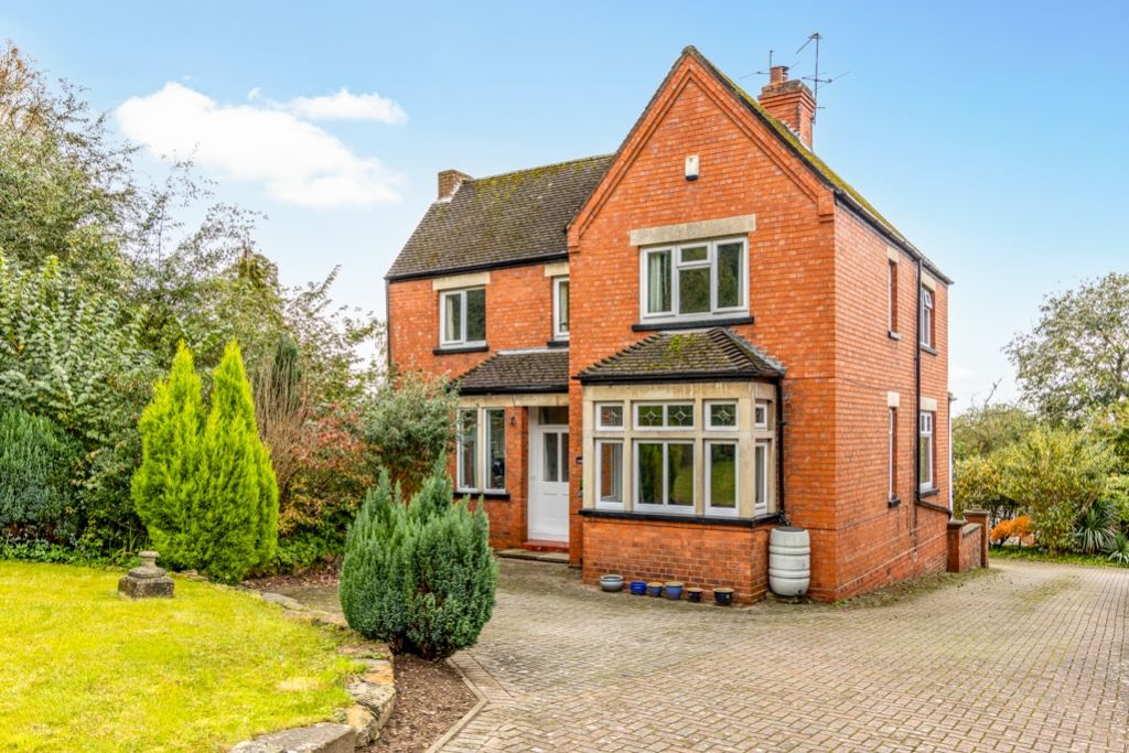 4 bed detached house for sale in Cross O