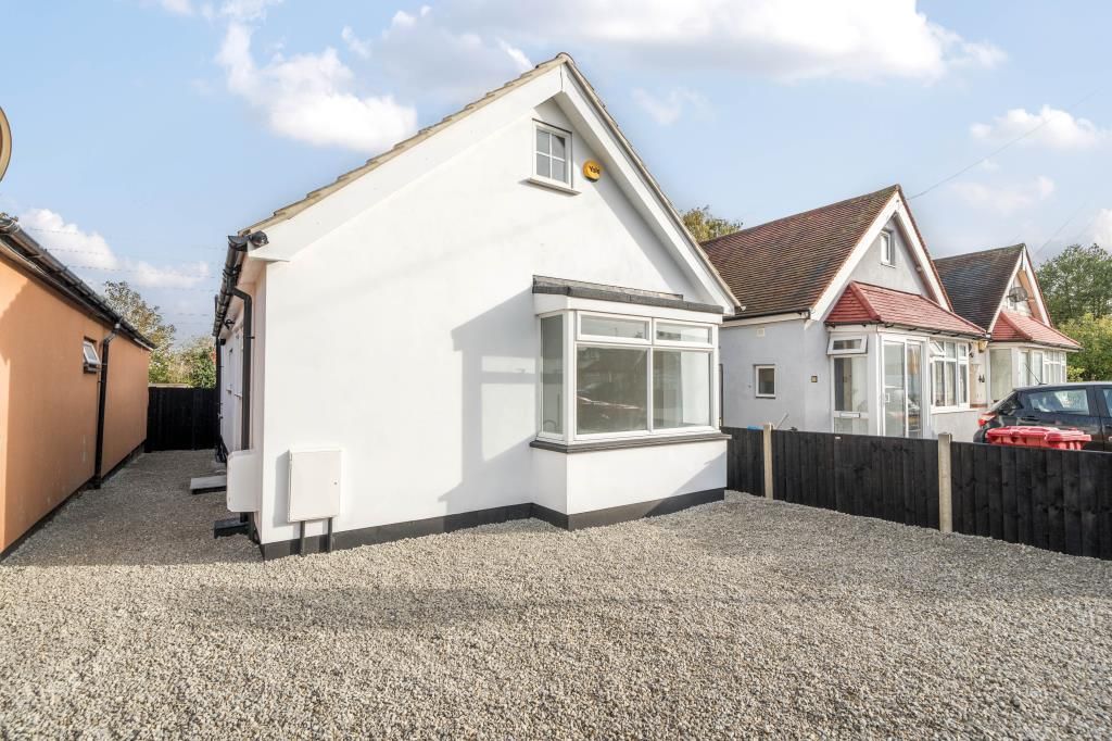 4 bed detached bungalow for sale in Slough, Berkshire SL2, £465,000