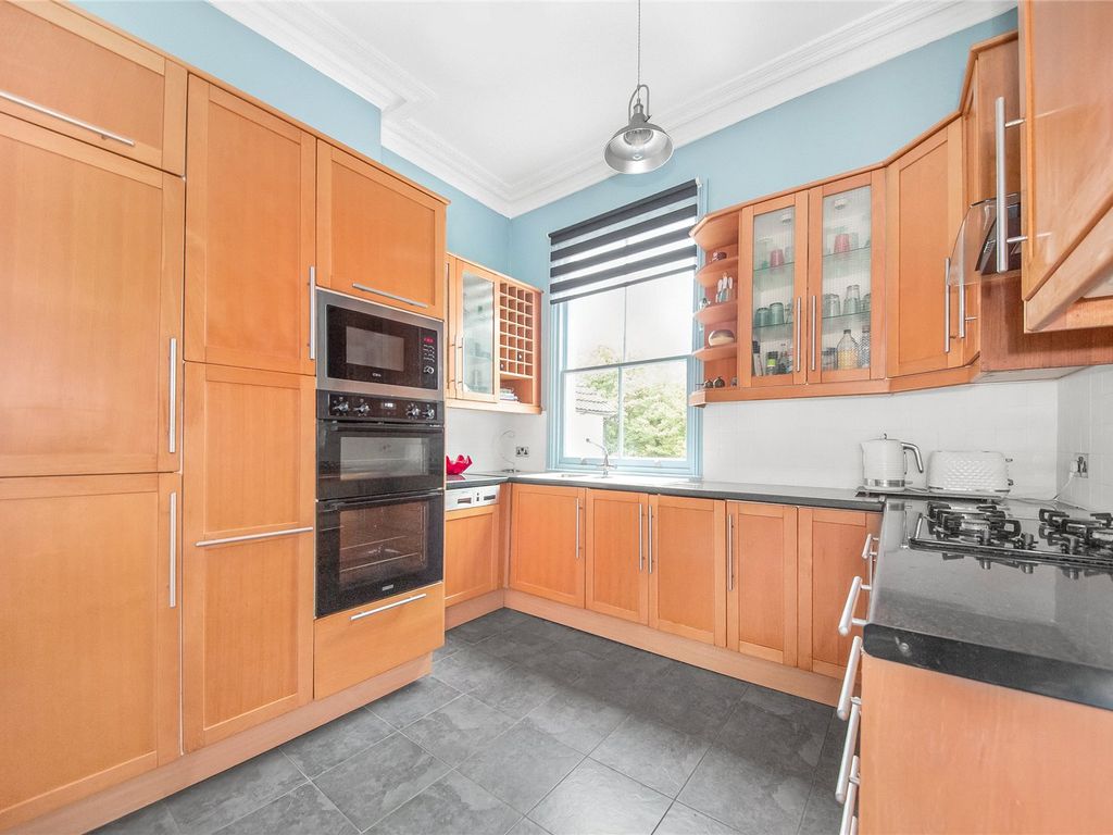 3 bed flat for sale in Woodside Green, Woodside, Croydon SE25, £450,000