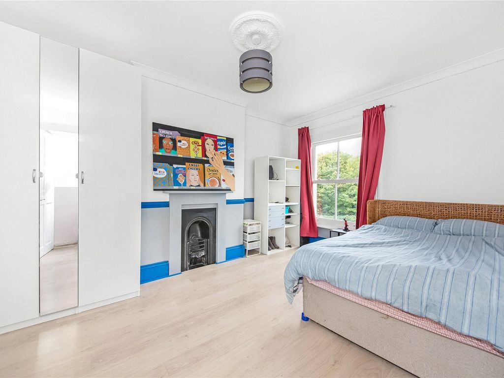3 bed flat for sale in Woodside Green, Woodside, Croydon SE25, £450,000