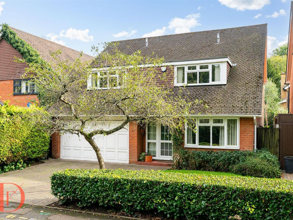 5 bed detached house for sale in Baldwins Hill, Loughton IG10, £885,000