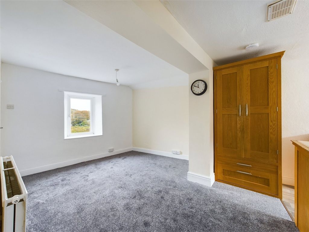 2 bed flat to rent in North Street, Okehampton EX20, £650 pcm