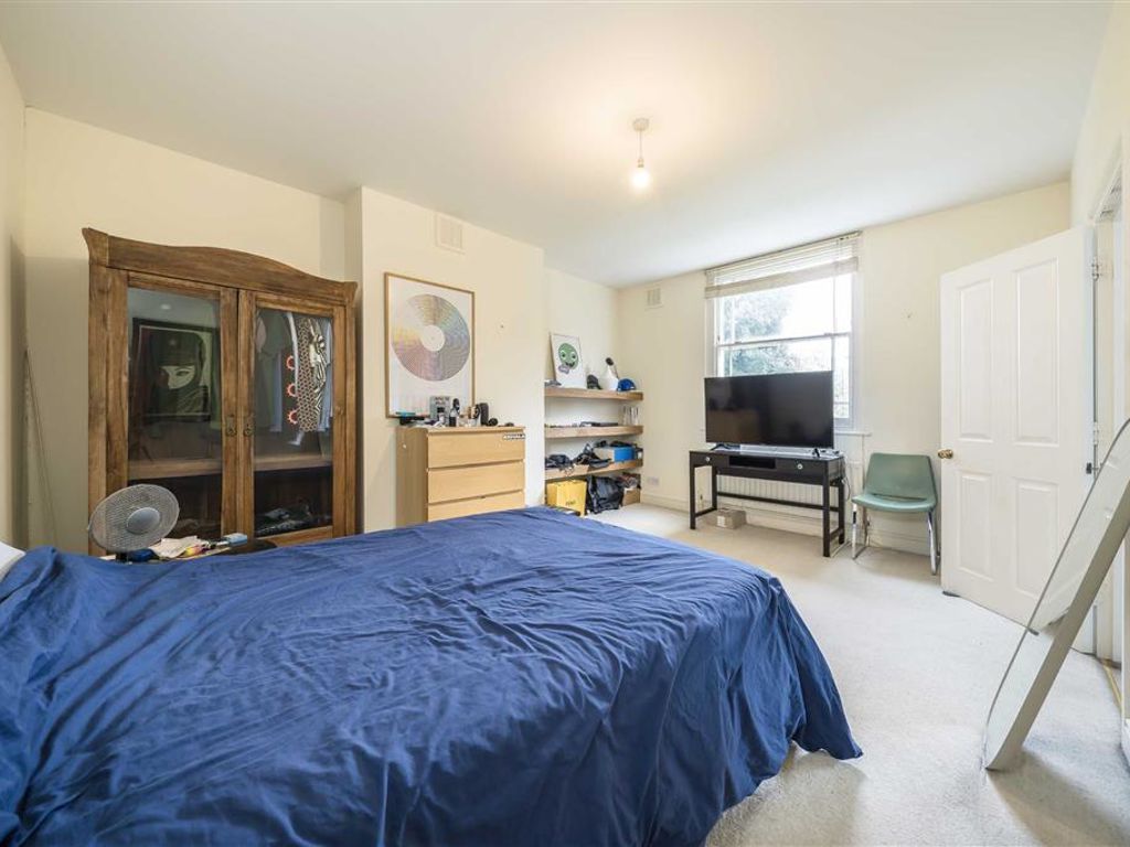 2 bed flat for sale in Avon Road, London SE4, £700,000