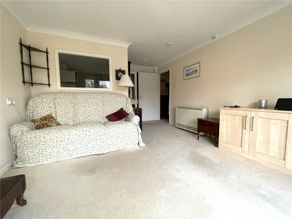 2 bed flat to rent in George Lane, Marlborough, Wiltshire SN8, £825 pcm