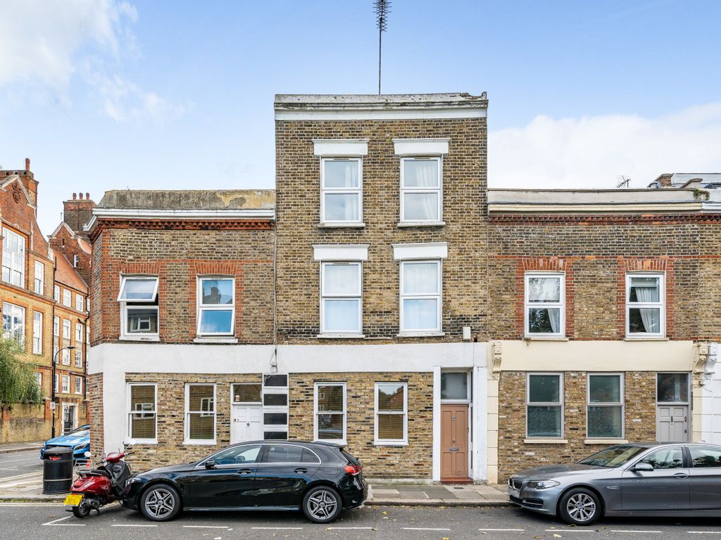 3 bed flat for sale in Langford Road, London SW6, £795,000