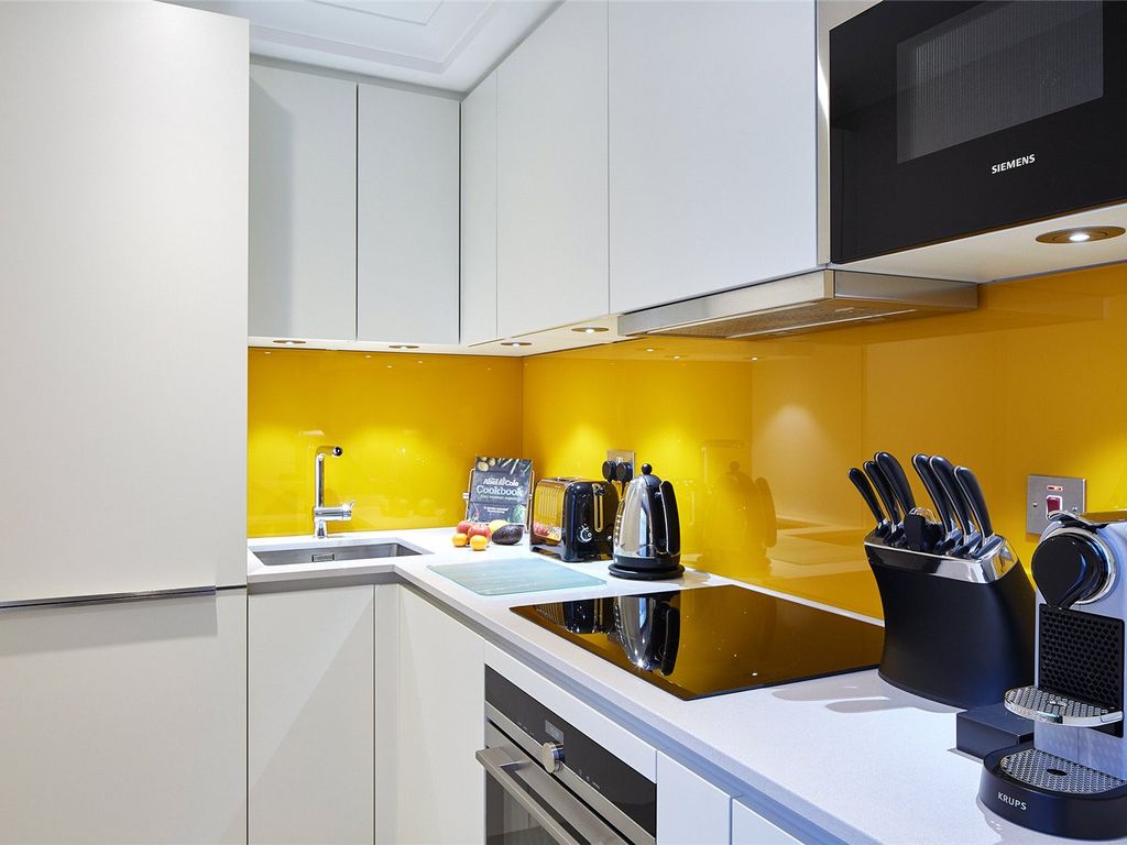 1 bed flat to rent in Bow Lane, City EC4M, £6,067 pcm