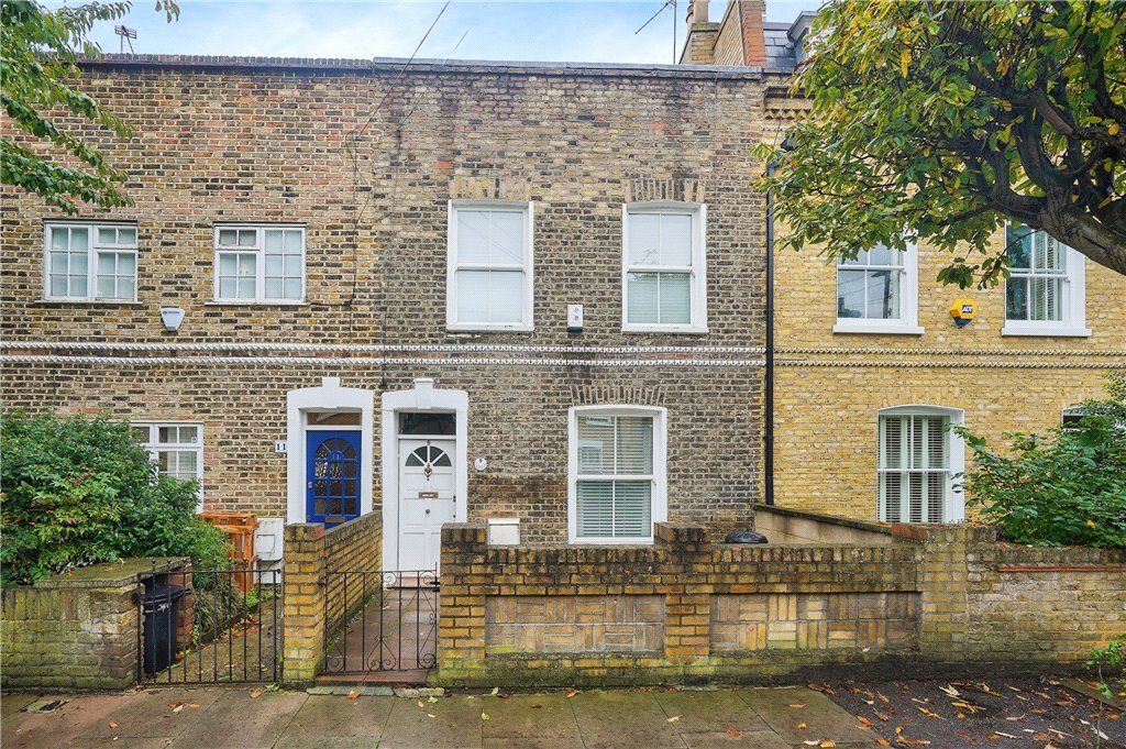 2 bed terraced house for sale in Shellwood Road, London SW11, £800,000