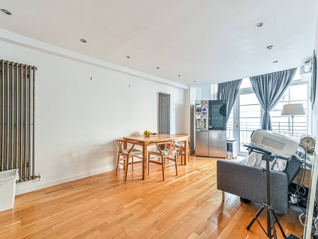 1 bed flat for sale in Barrhill Road, Streatham Hill, London SW2, £400,000