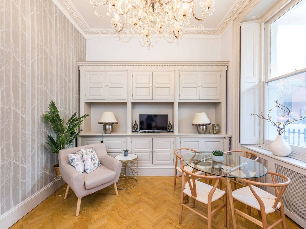 1 bed flat for sale in Queens Gate, South Kensington, London SW7, £895,000