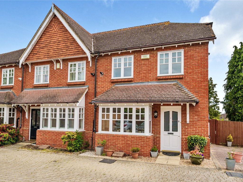 3 bed end terrace house for sale in Walnut Tree Place, Send, Woking, Surrey GU23, £595,000