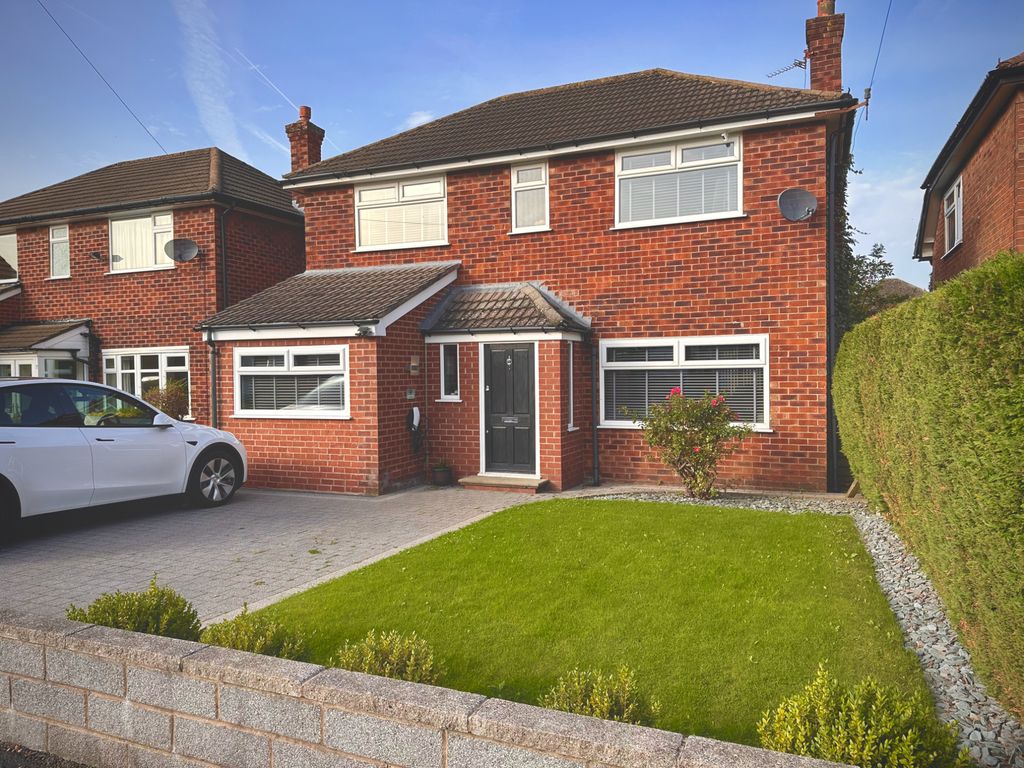 3 bed detached house for sale in Crossway, Bramhall, Stockport SK7, £575,000