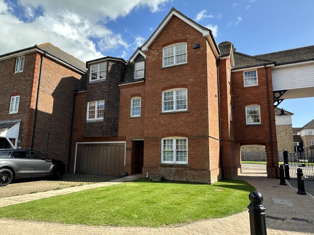 5 bed town house to rent in Belvedere, Eastbourne BN23, £2,450 pcm