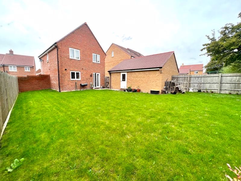 4 bed detached house for sale in Orpington Rise, Houghton Regis, Dunstable LU5, £425,000