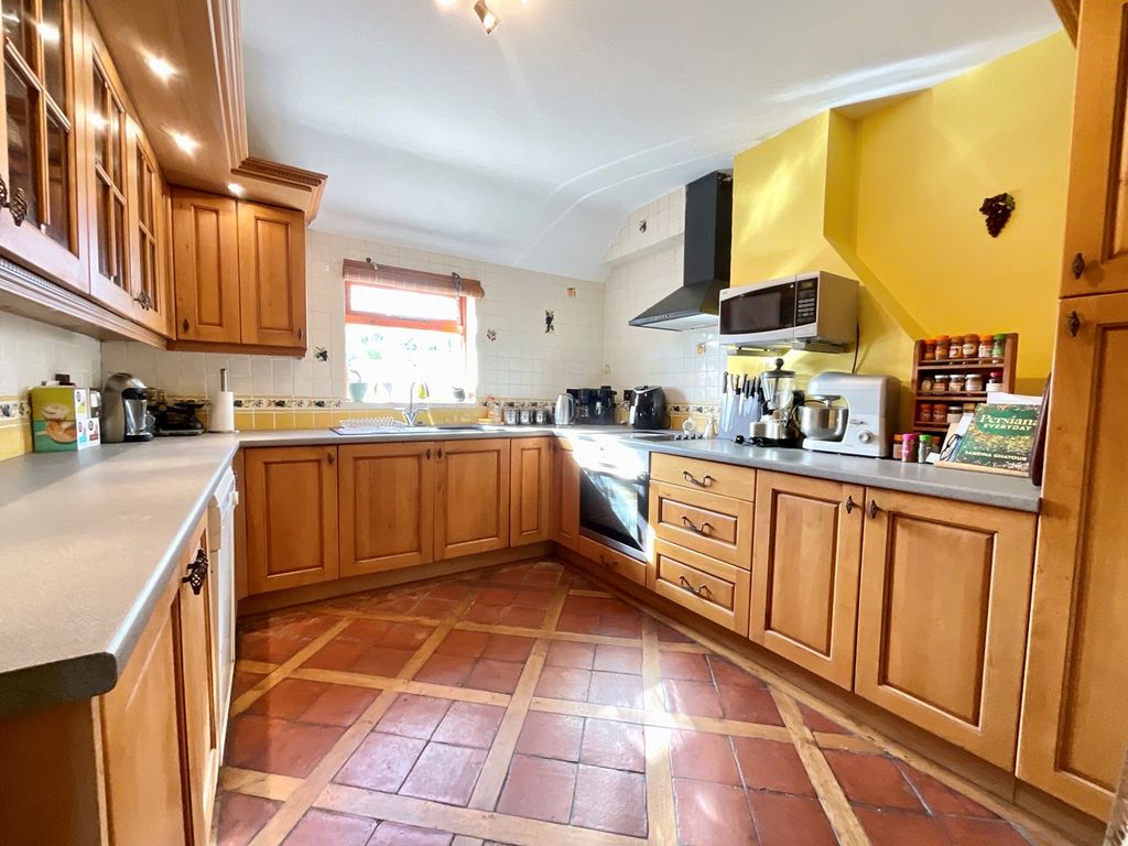 3 bed detached house for sale in Glascoed, Pontypool NP4, £650,000