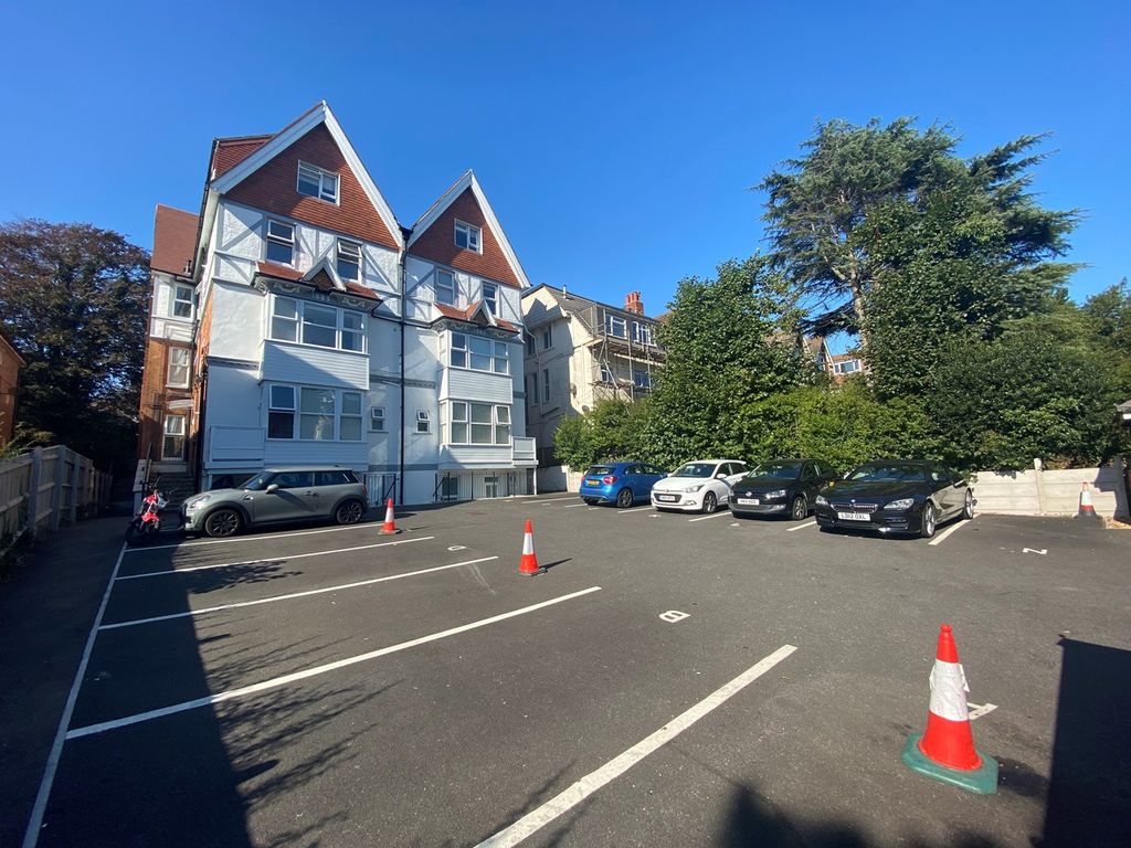 1 bed flat to rent in Christchurch Road, Bournemouth BH1, £875 pcm