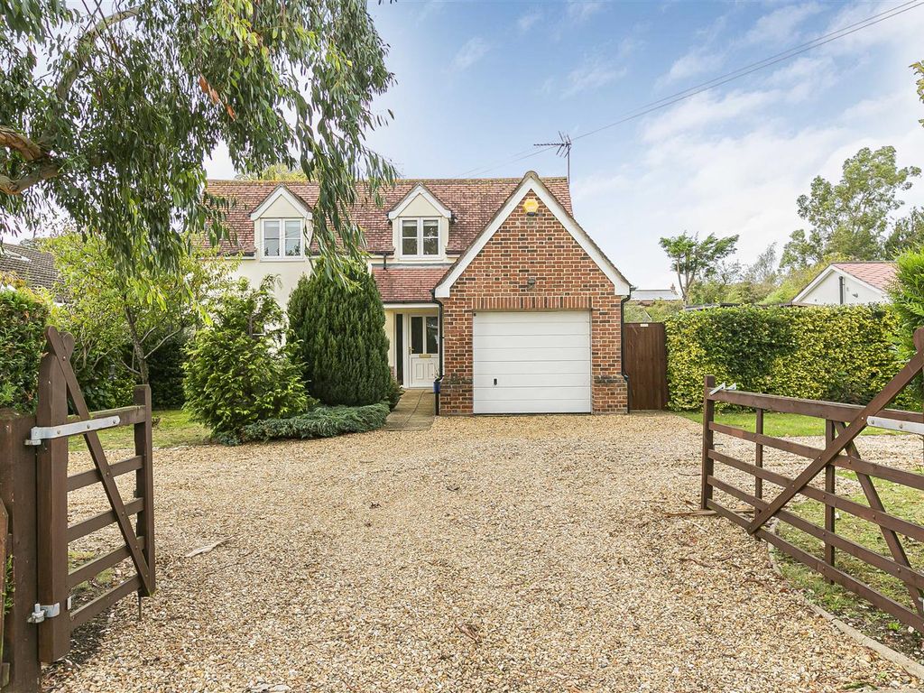 4 bed detached house for sale in Highfields Road, Highfields Caldecote, Cambridge CB23, £725,000