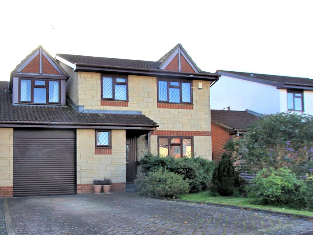 4 bed detached house for sale in Lavender Close, Thornbury, South Gloucestershire BS35, £430,000