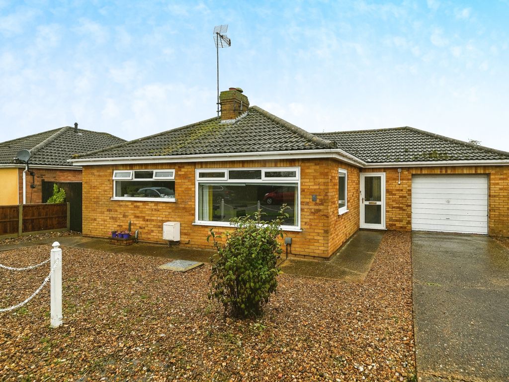 3 bed detached bungalow for sale in Elmtree Grove, West Winch, King