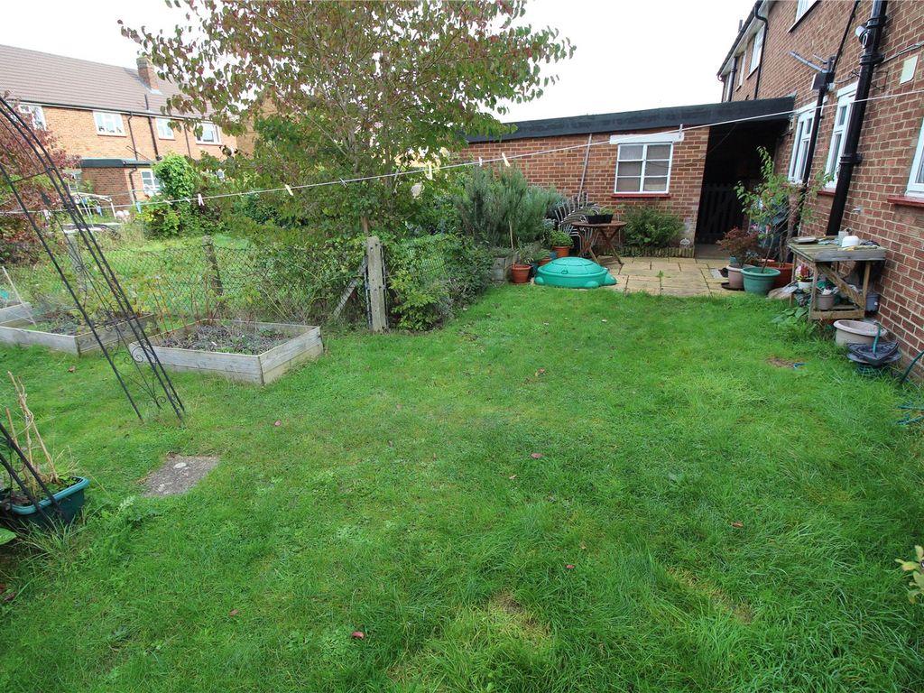 2 bed maisonette for sale in Old Ford End Road, Bedford, Bedfordshire MK40, £190,000