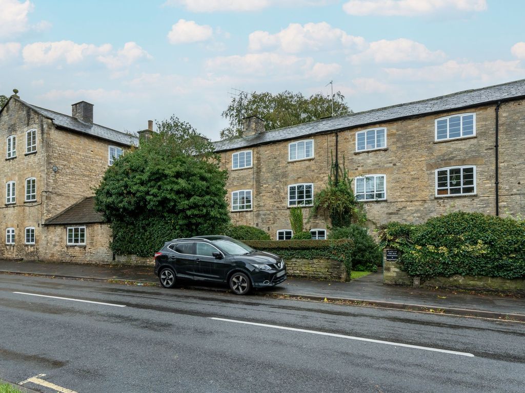 2 bed flat for sale in 51 Woodgreen, Witney OX28, £225,000