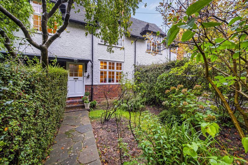 3 bed property for sale in Oakwood Road, Hampstead Garden Suburb NW11, £799,950