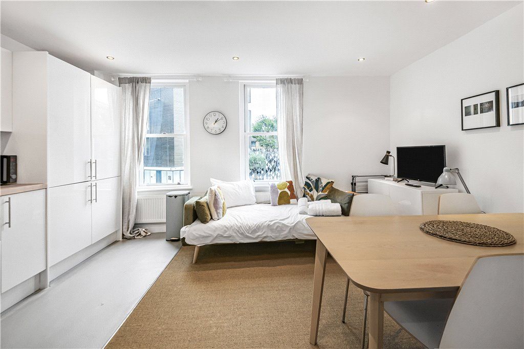 1 bed flat for sale in Bermondsey Square, London SE1, £420,000