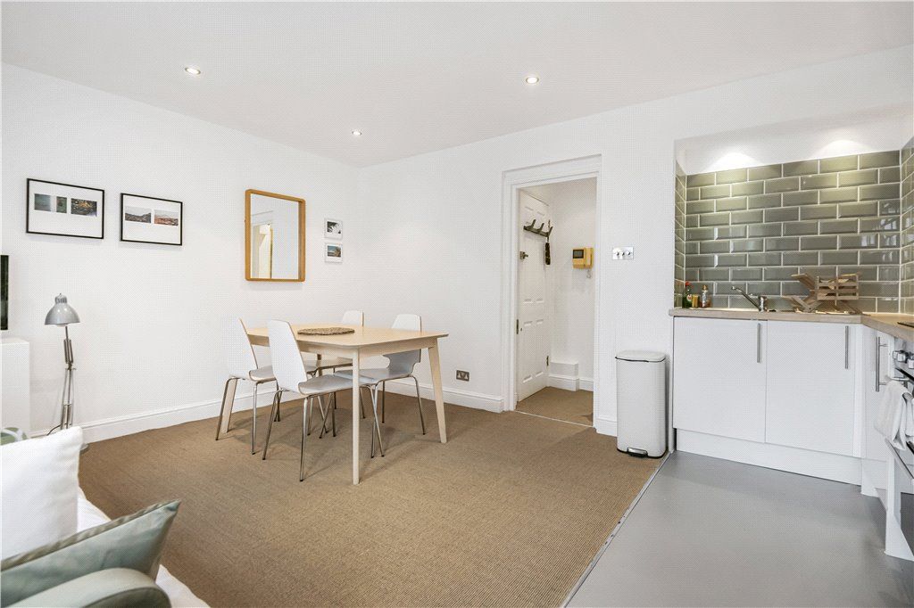 1 bed flat for sale in Bermondsey Square, London SE1, £420,000