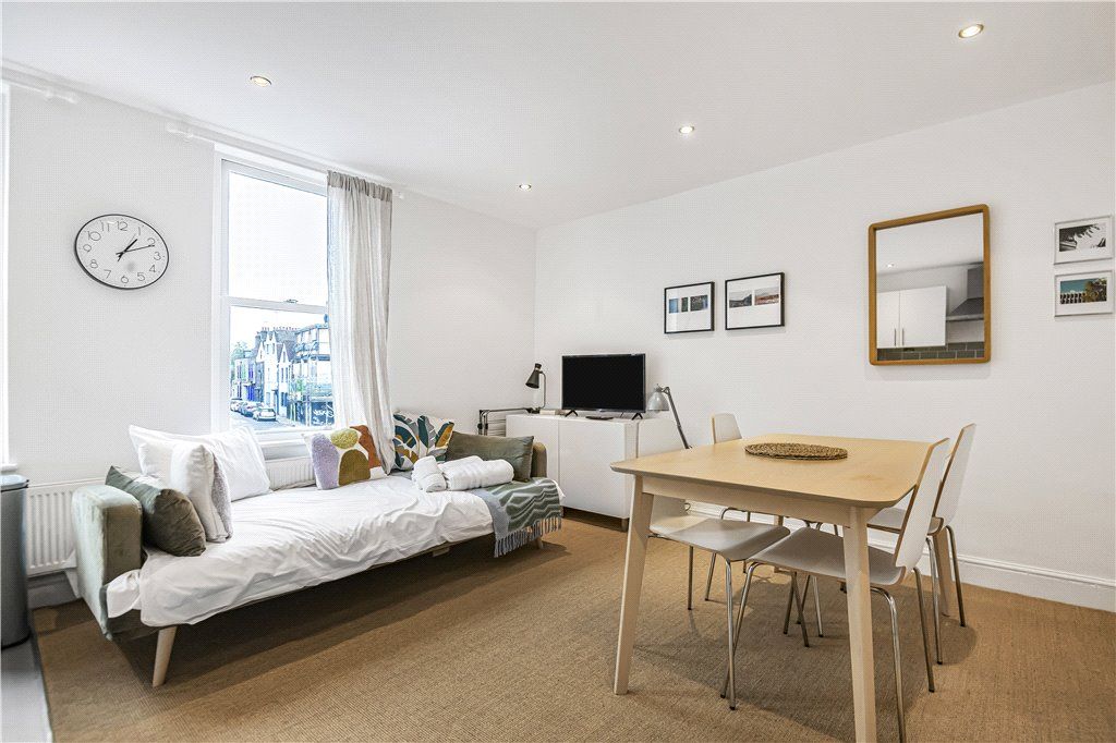 1 bed flat for sale in Bermondsey Square, London SE1, £420,000