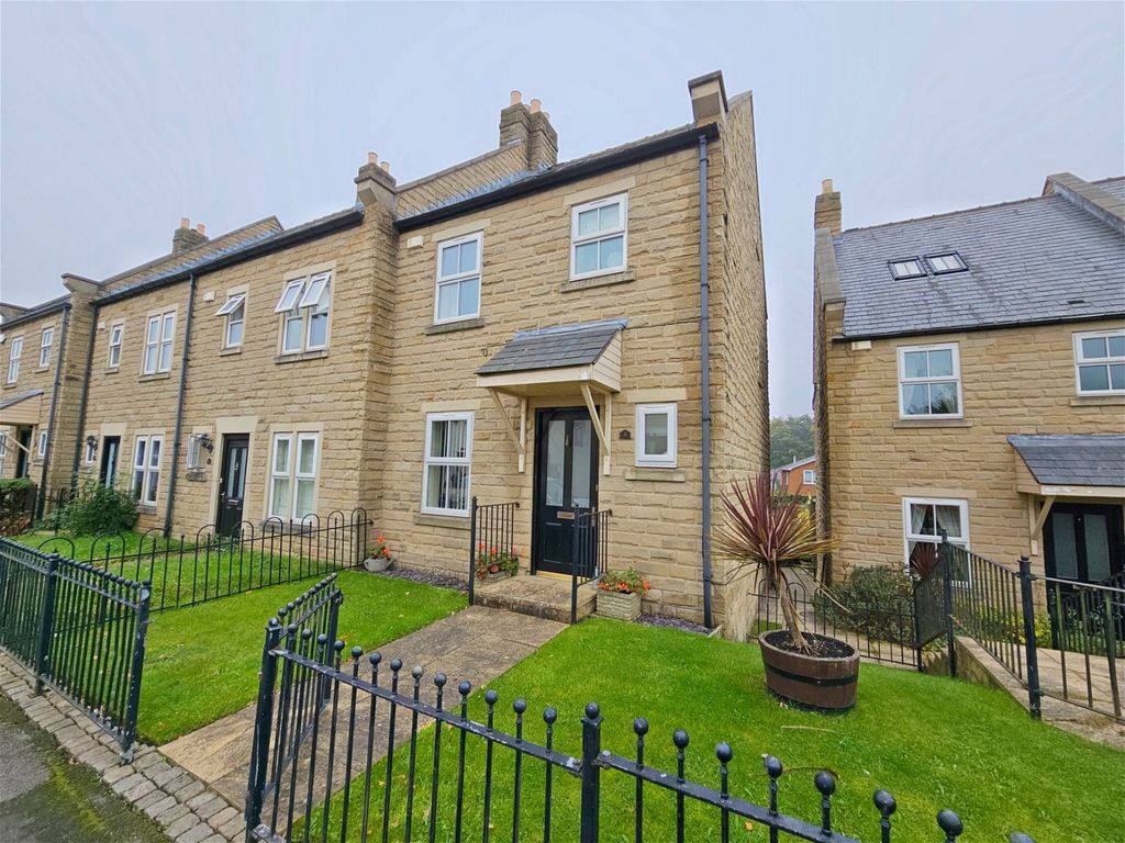 3 bed town house for sale in Knabbs Lane, Silkstone Common, Barnsley S75, £275,000