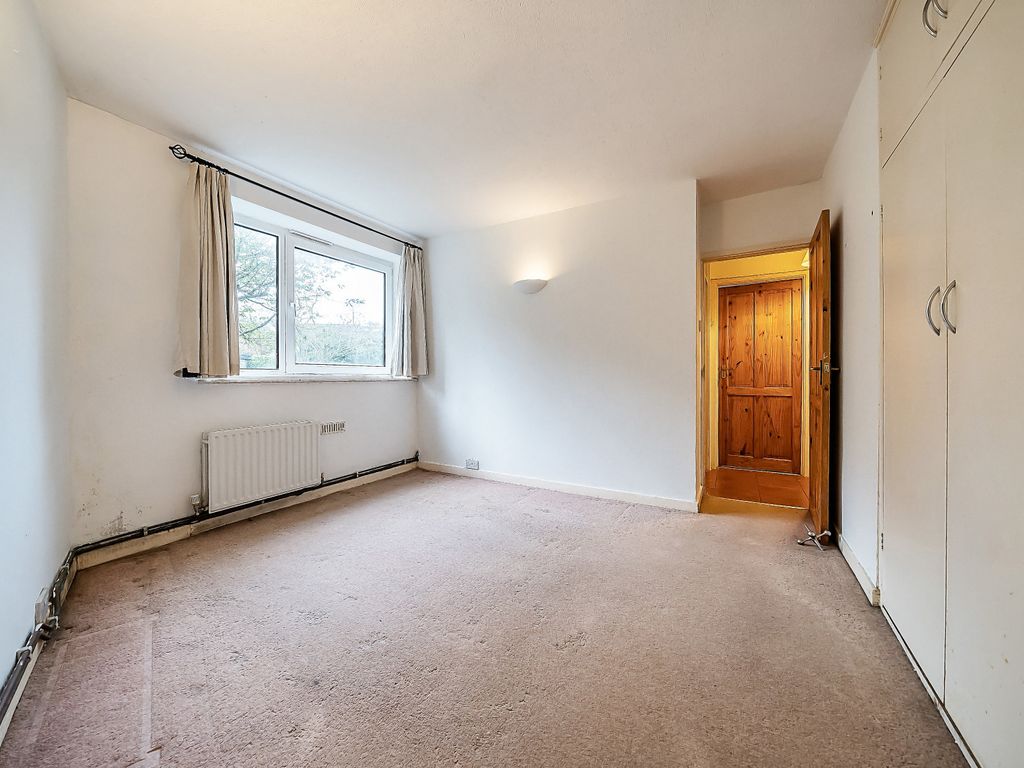 2 bed flat for sale in Princes Way, London SW19, £425,000
