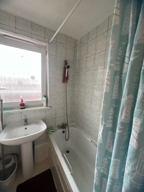 3 bed maisonette for sale in Plumstead Road, London SE18, £290,000