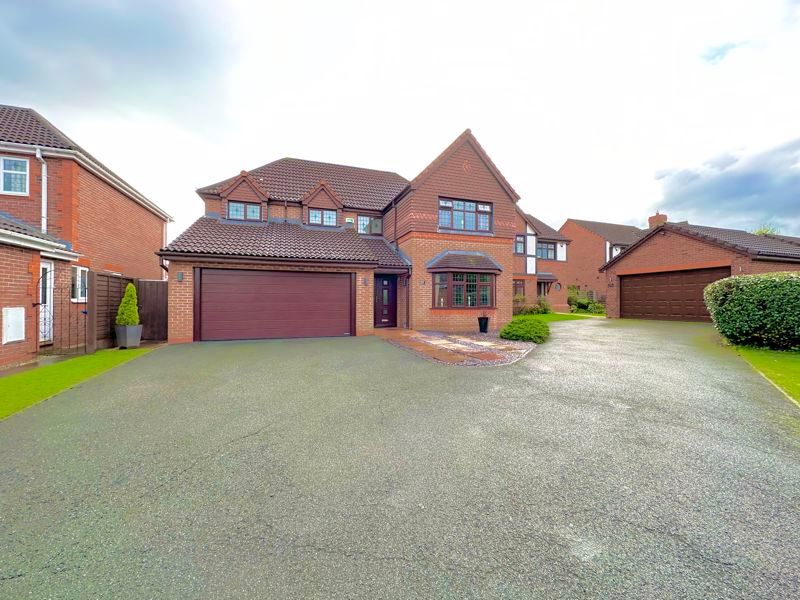 4 bed detached house for sale in Chelford Drive, Kingsmead CW9, £550,000