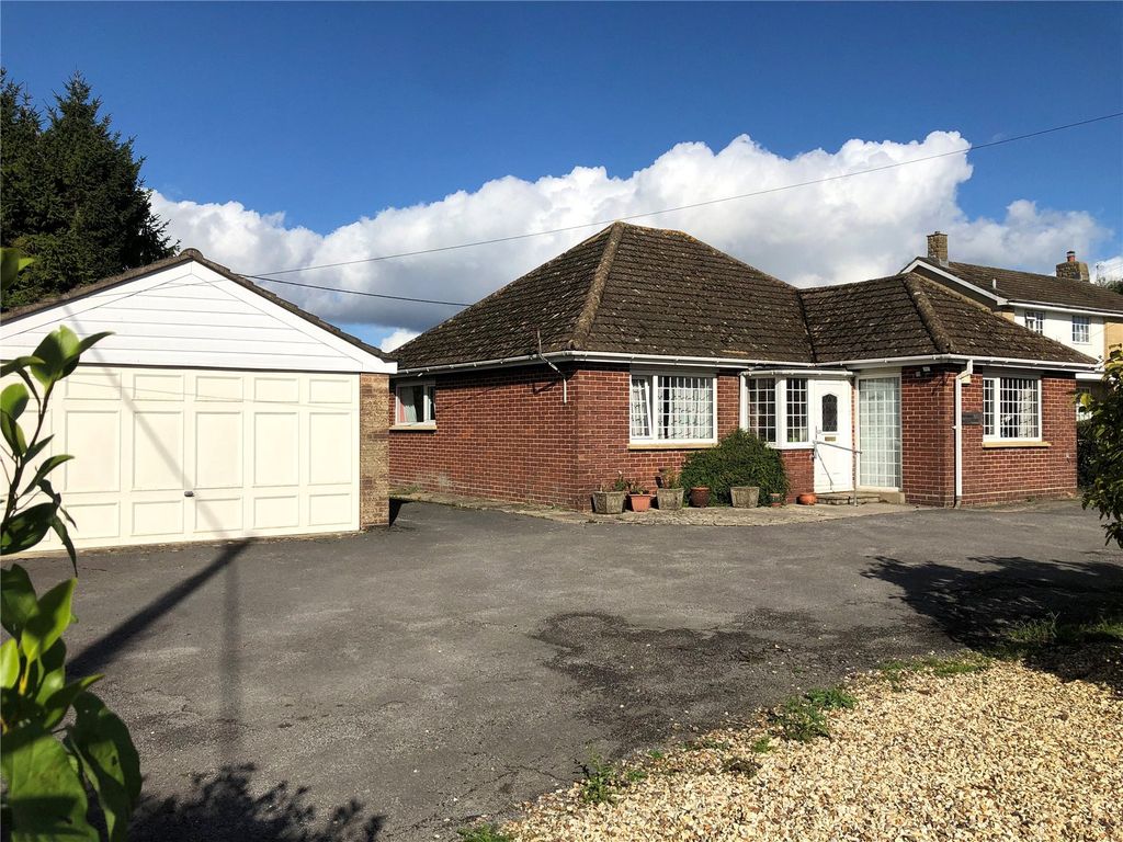 3 bed bungalow for sale in Lydiard Green, Wiltshire SN5, £400,000
