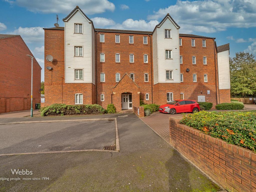4 bed flat for sale in Bridgeside Close, Brownhills, Walsall WS8, £115,000