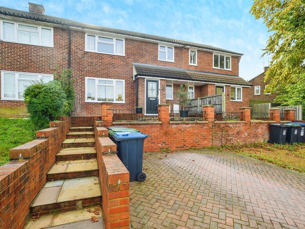 3 bed terraced house for sale in Towers Road, Hemel Hempstead HP2, £375,000