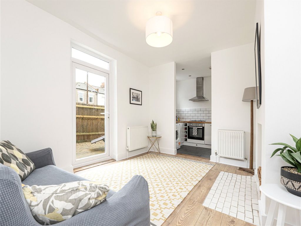 2 bed flat for sale in Dassett Road, West Norwood SE27, £360,000