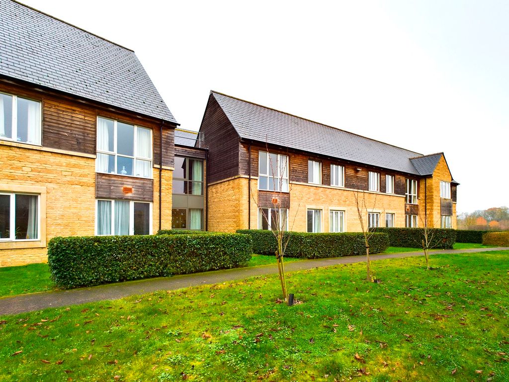 2 bed flat for sale in Flat, The Paddocks, Shipton Road, Milton-Under-Wychwood, Chipping Norton OX7, £80,000