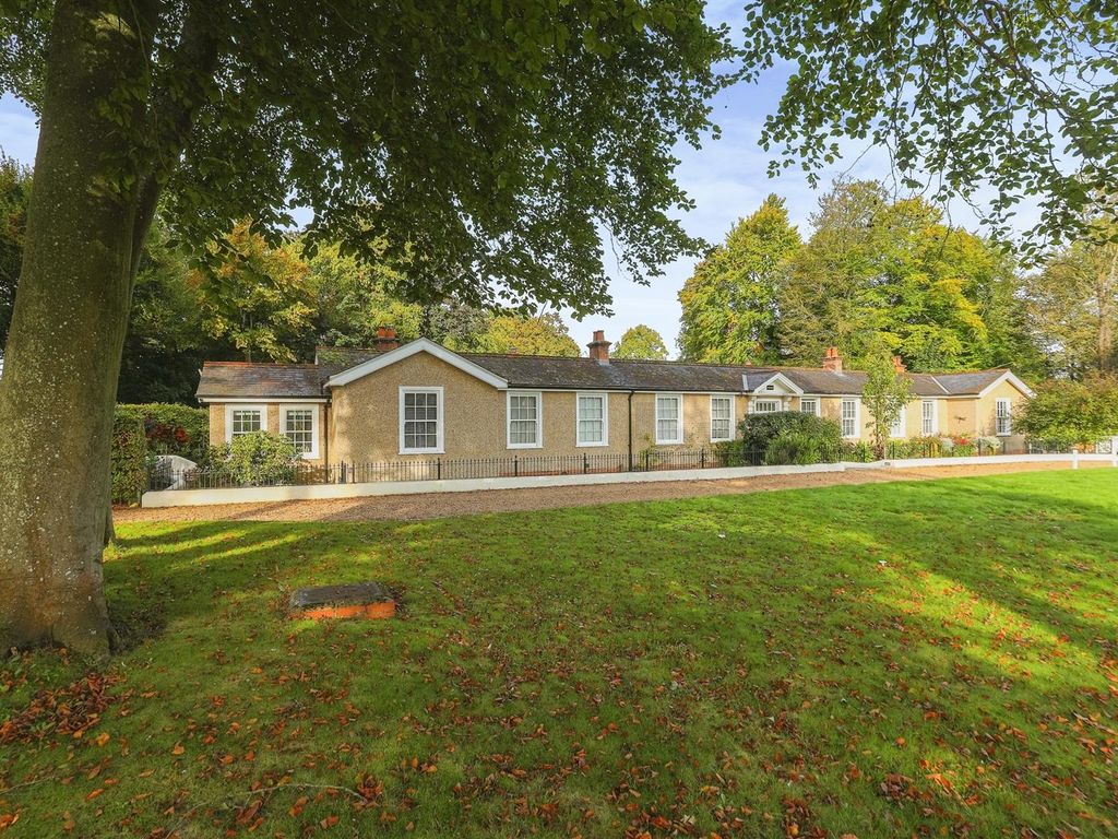 2 bed property for sale in Salisbury Road, Netheravon, Salisbury SP4, £425,000