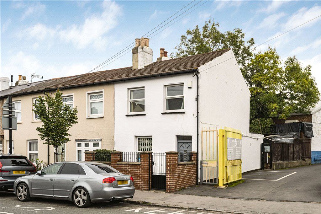 2 bed end terrace house for sale in Parchmore Road, Thornton Heath CR7, £310,000