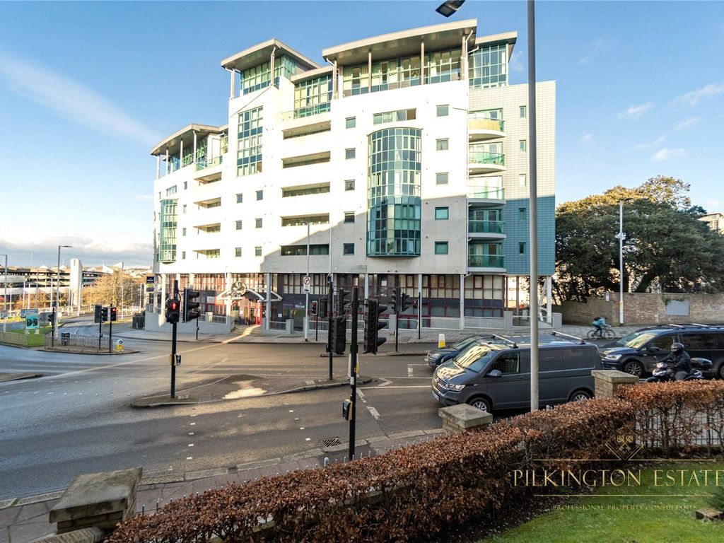 1 bed flat for sale in The Crescent, Plymouth, Devon PL1, £100,000