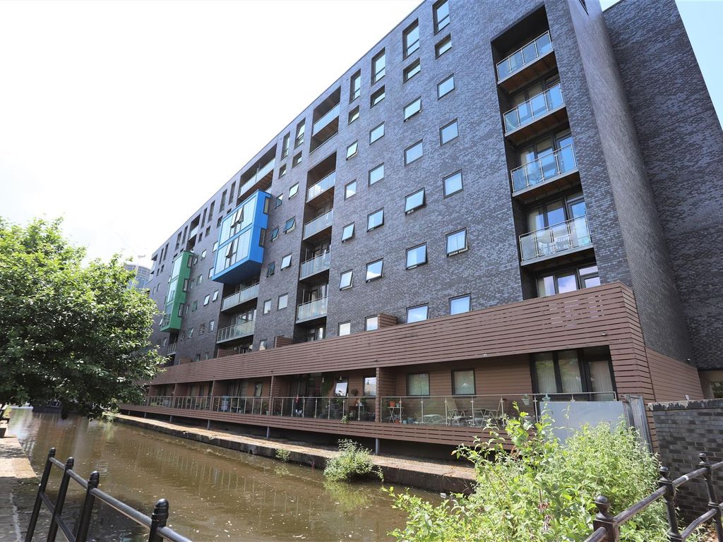 2 bed flat for sale in Potato Wharf, Manchester M3, £285,000
