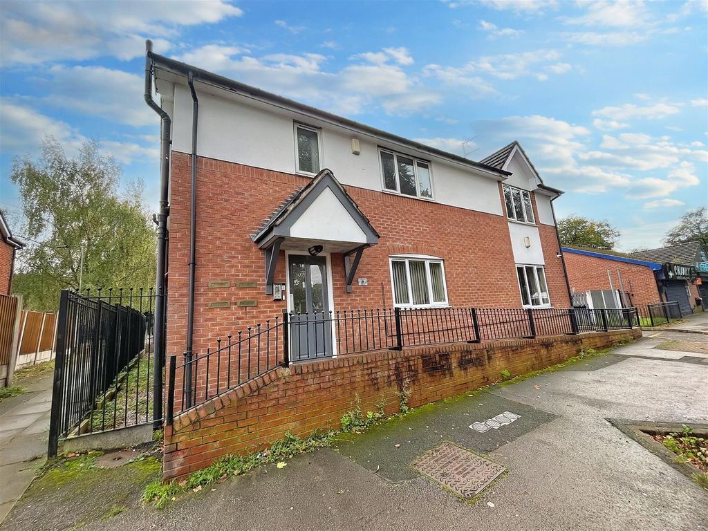 2 bed flat for sale in Maple Road, Manchester M23, £169,950