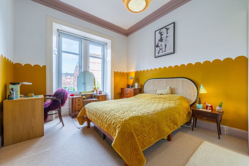 2 bed flat for sale in Ledard Road, Battlefield G42, £210,000