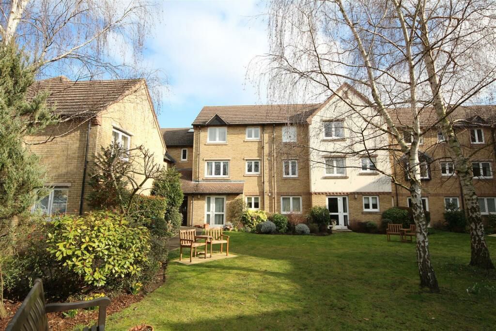 1 bed flat for sale in Haig Court, Chesterton, Cambridge CB4, £65,000