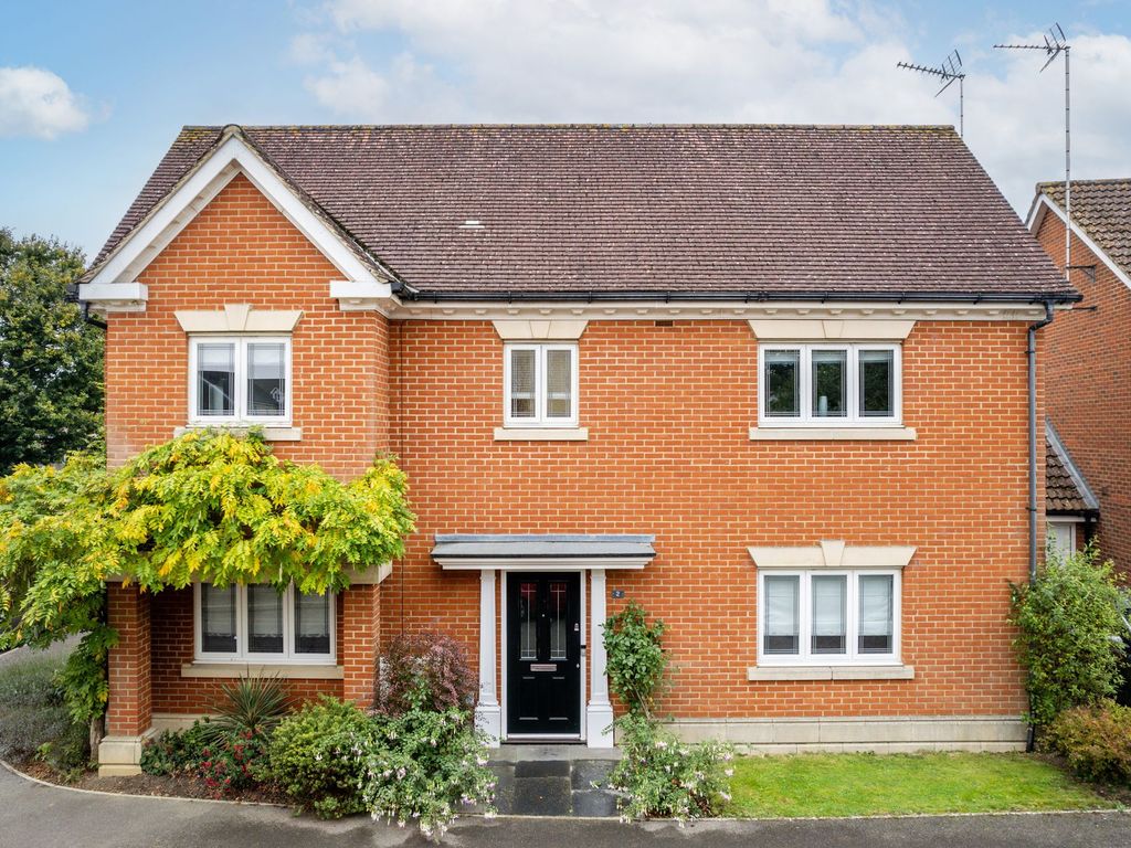 4 bed detached house for sale in Juniper Close, Oxted RH8, £850,000