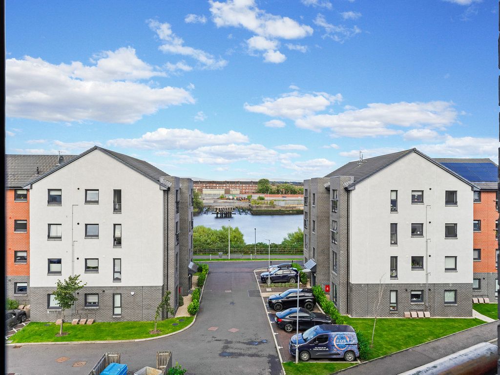 2 bed flat for sale in Whimbrel Wynd, Renfrew PA4, £119,950