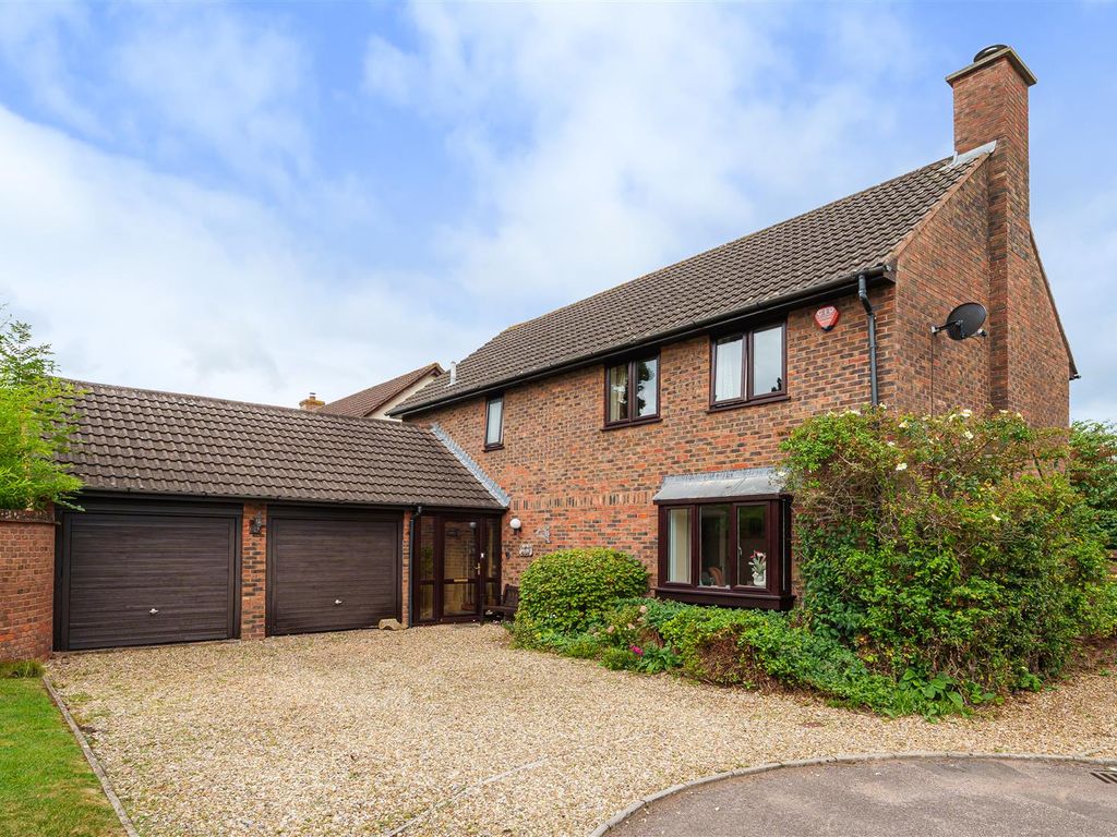 4 bed detached house for sale in Queens Drive, Taunton TA1, £580,000